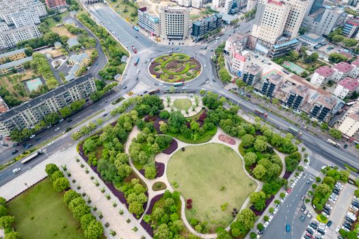 酒店中庭设计的山水逻辑：孙虎新山水方法论实践解析